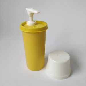 Vintage kunststof pomp dispenser ketchup/mosterd van Tupperware in de kleuren geel/wit