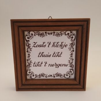 Spreuktegel / wandtegel in houten lijst