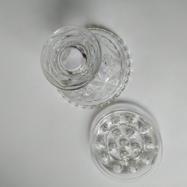 Bloemsteker – rozensteker van glas – tweedelig – hoogte 11,5 cm – diameter 15,5 cm (6)