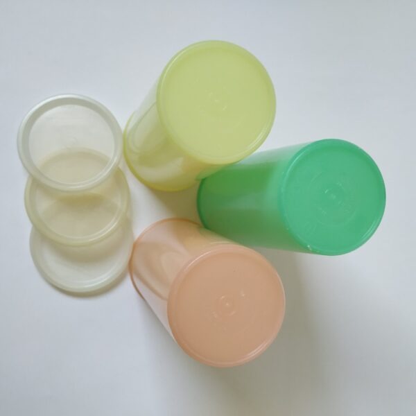 Bekers Tupperware 500 ml met afsluitbare deksel – 3 stuks – groen-geel-zalm kleur – hoogte 17 cm – diameter 8 cm (3)