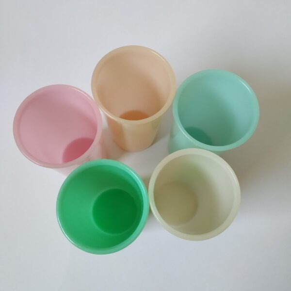 Bekers Tupperware (klein) – 5 stuks – 150 ml – stapelbaar – hoogte 11 cm – diameter 6 cm (3)