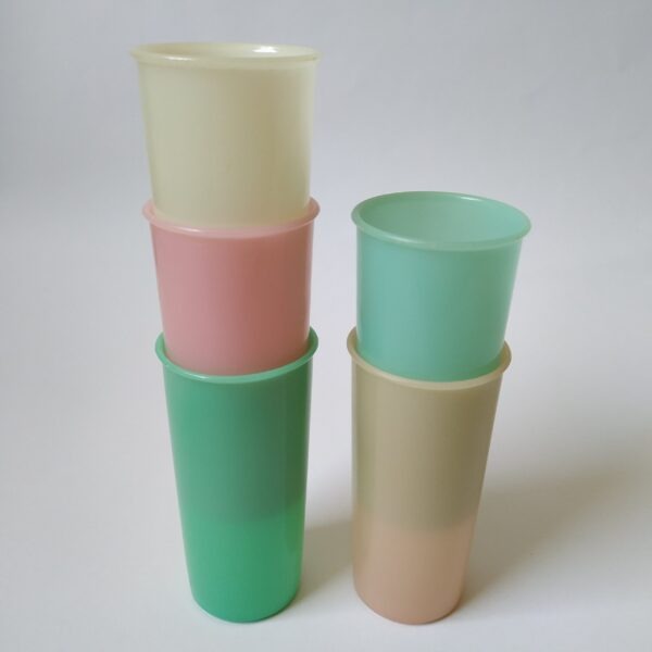 Bekers Tupperware (klein) – 5 stuks – 150 ml – stapelbaar – hoogte 11 cm – diameter 6 cm (5)