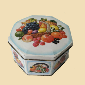 Vintage achtkantig blik/trommel met fruit decor in reliëf