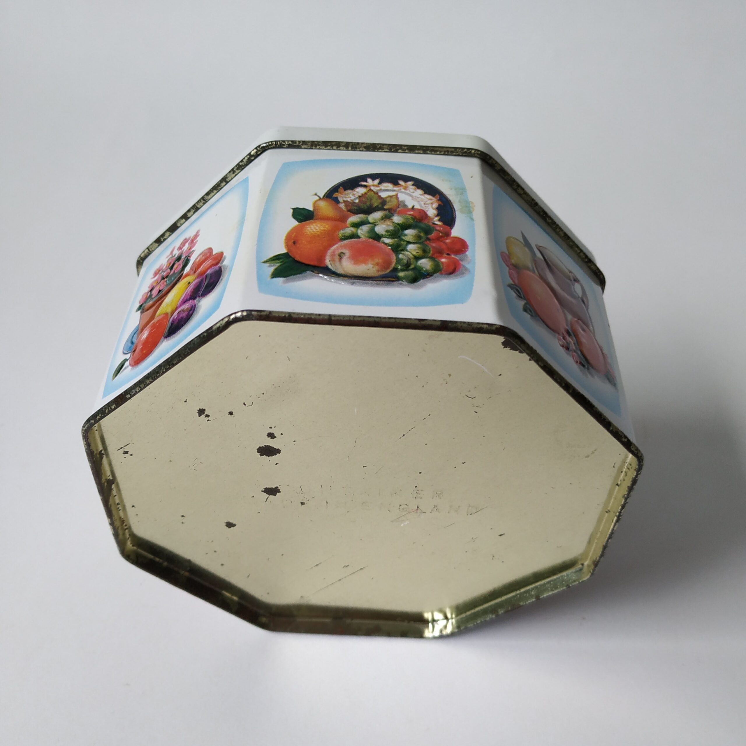 Blik met fruit decor – achtkantig – 12x12x7 cm – scharnierend deksel (4)