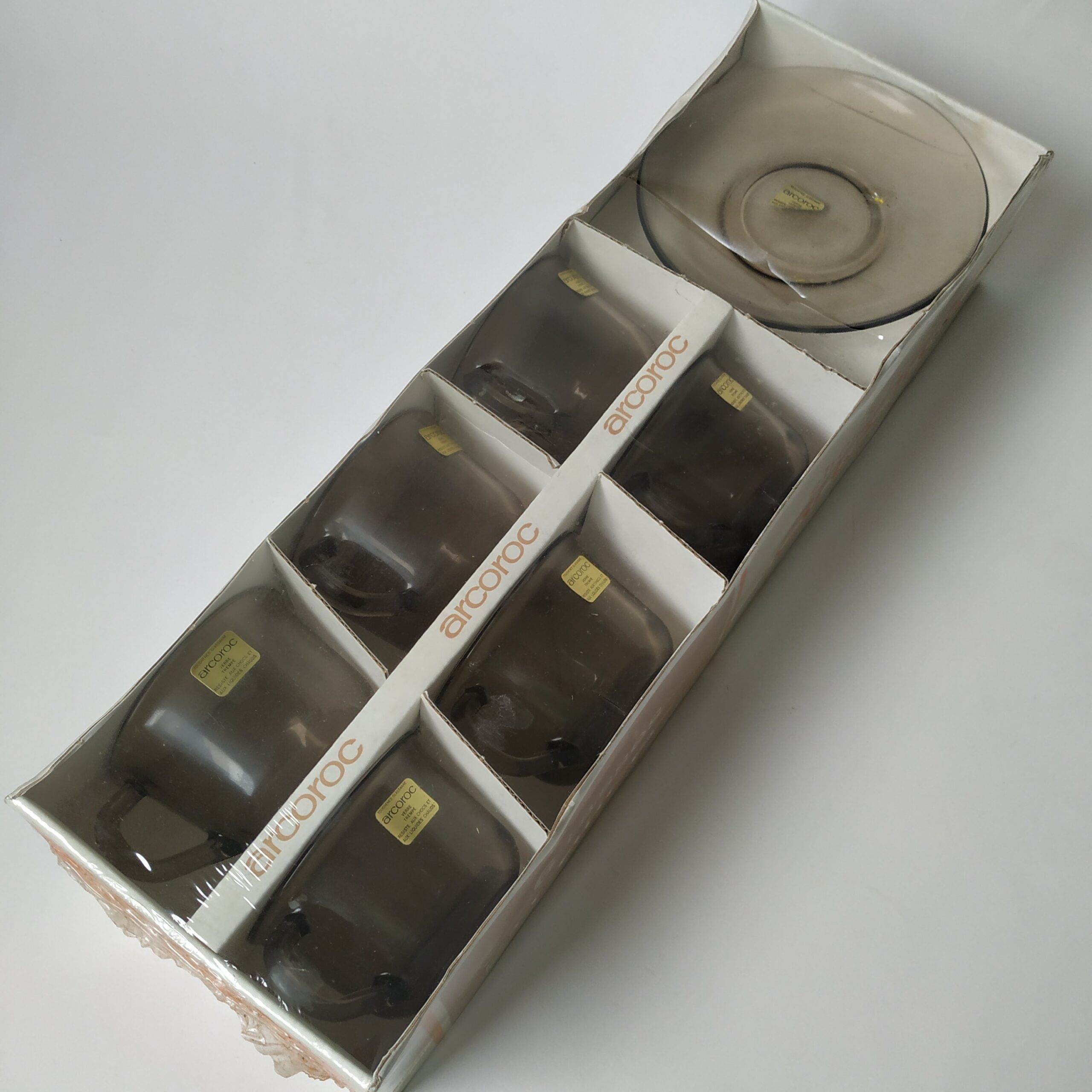 Kop en schotel Arcoroc France – smoked glass jaren 70 – 6 stuks – originele verpakking (1)