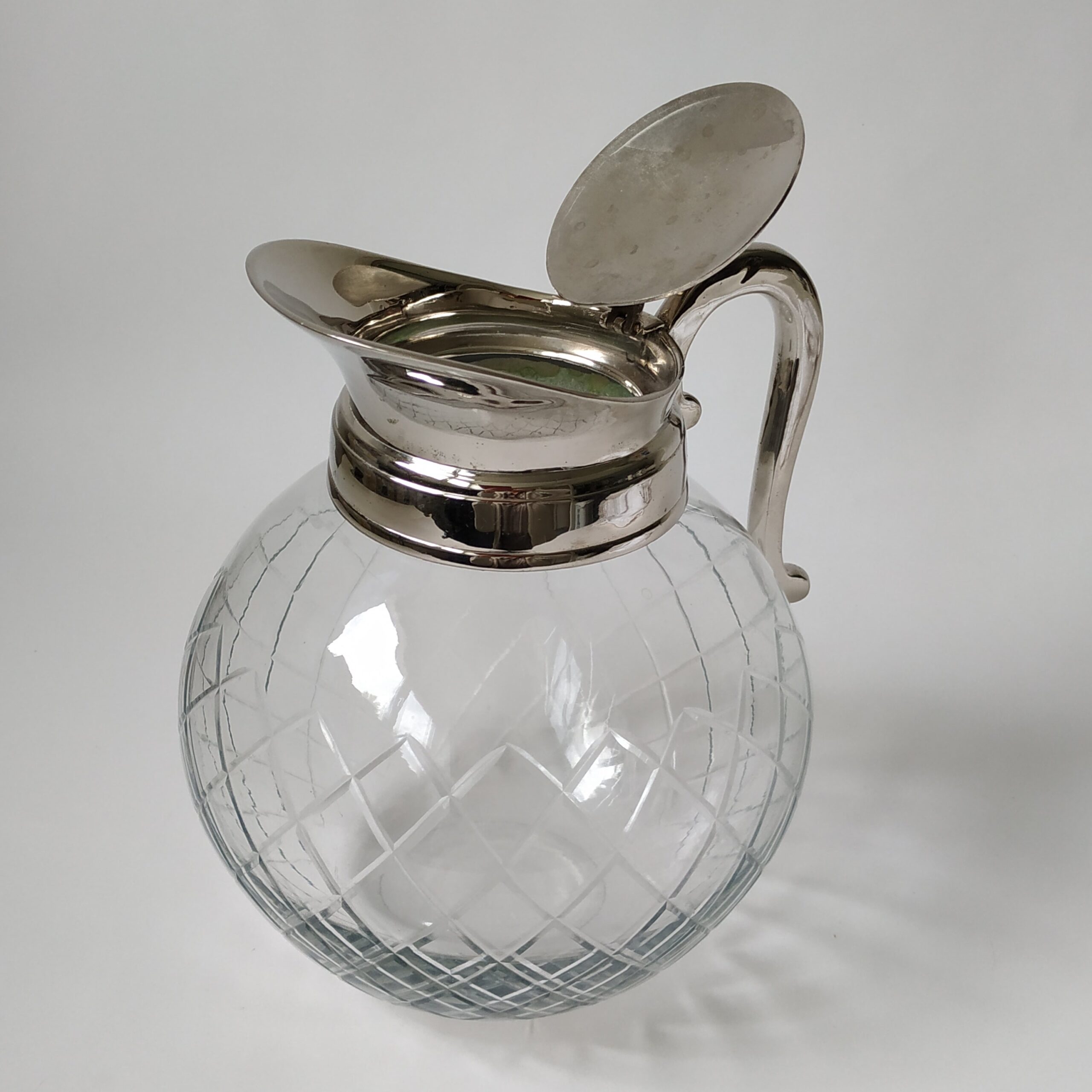 Waterkan-sapkan van glas met chromen handvat en schenktuit – inhoud 2 liter – hoogte 21 cm (2)