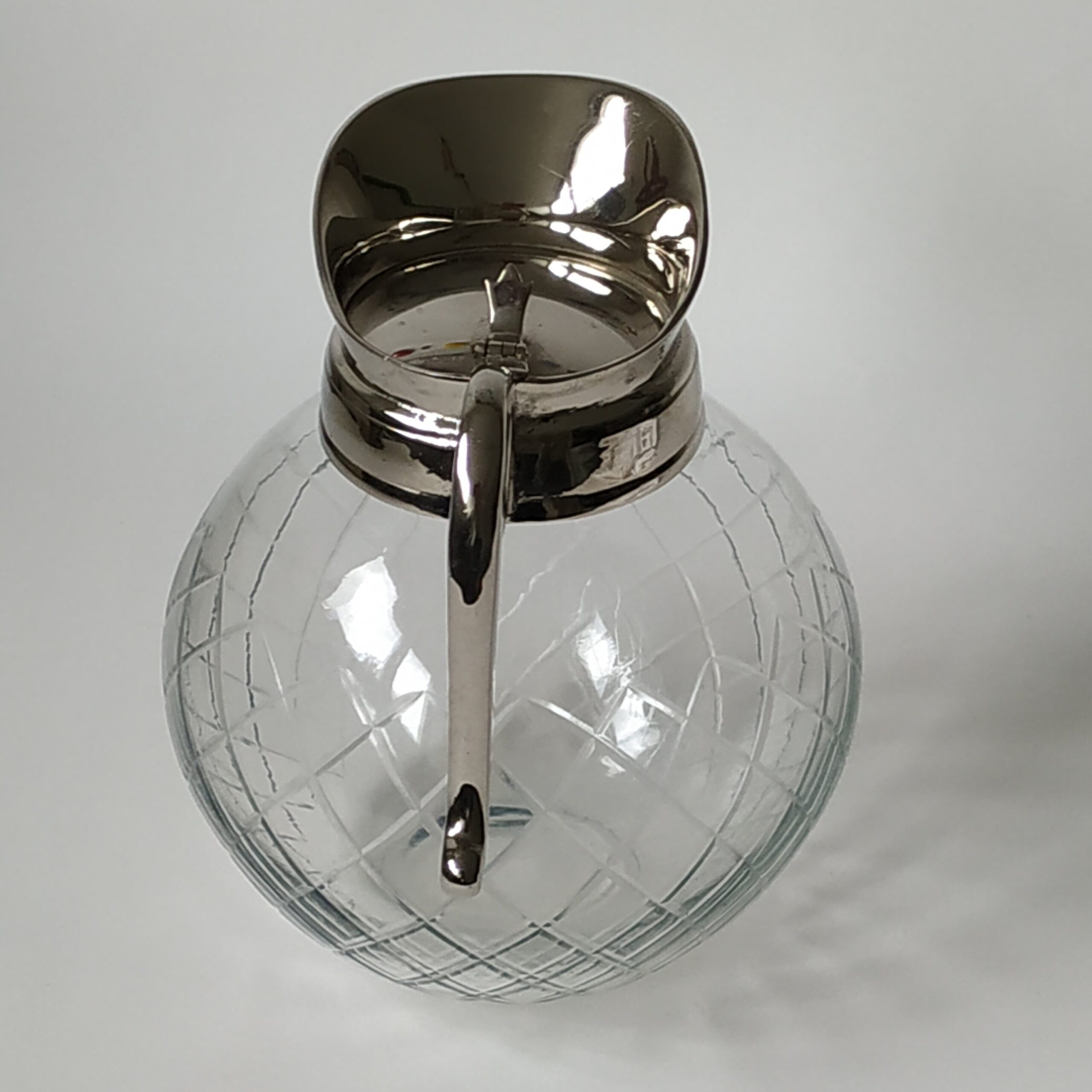 Waterkan-sapkan van glas met chromen handvat en schenktuit – inhoud 2 liter – hoogte 21 cm (4)