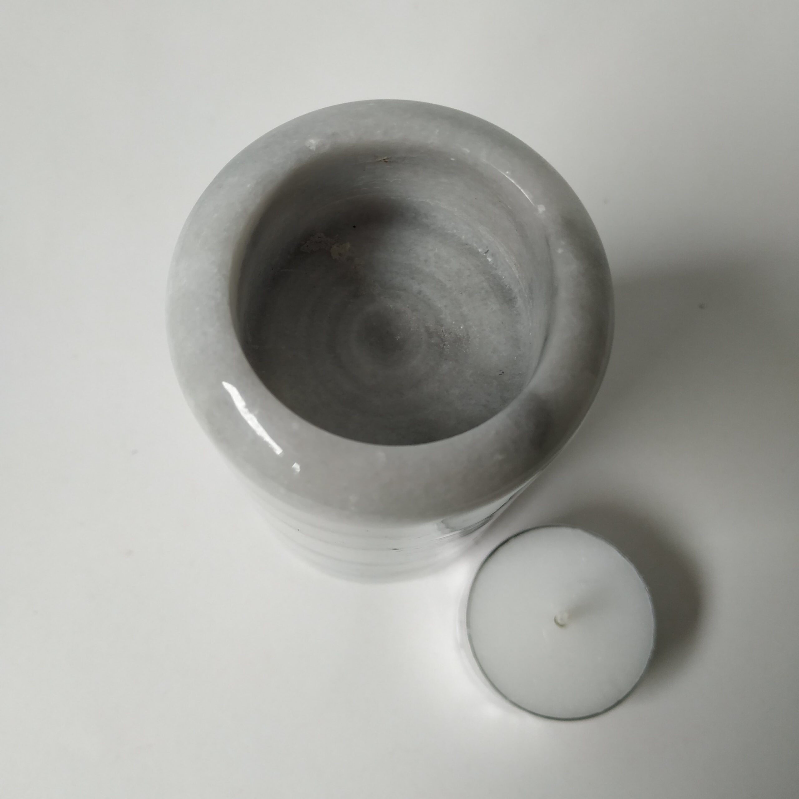 Waxinelichthouder van marmer – hoogte 10,5 cm – diameter 6 cm (2)