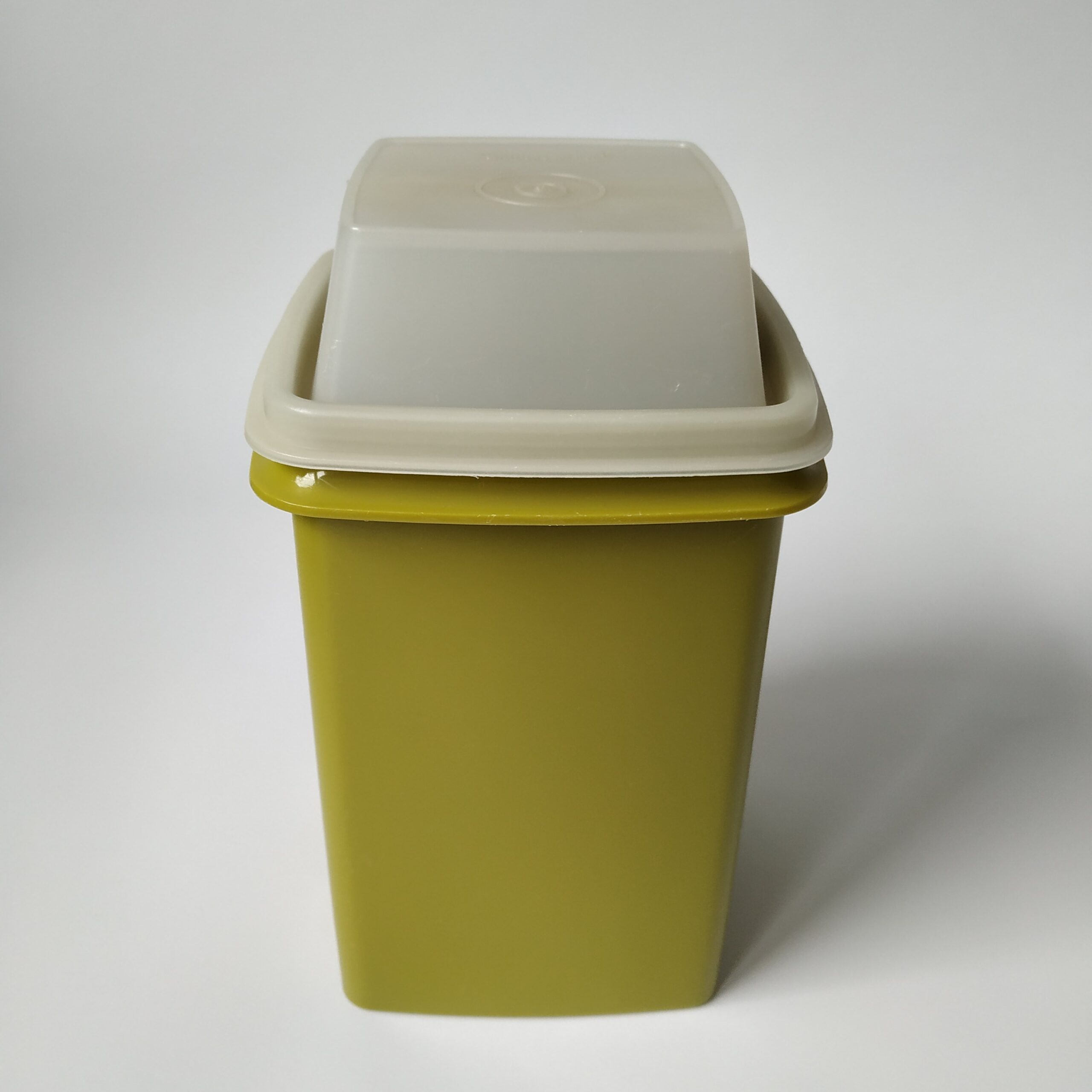 Vintage augurkenpot / tafelzurenhouder van Tupperware met zeef/lift in de kleur mosgroen