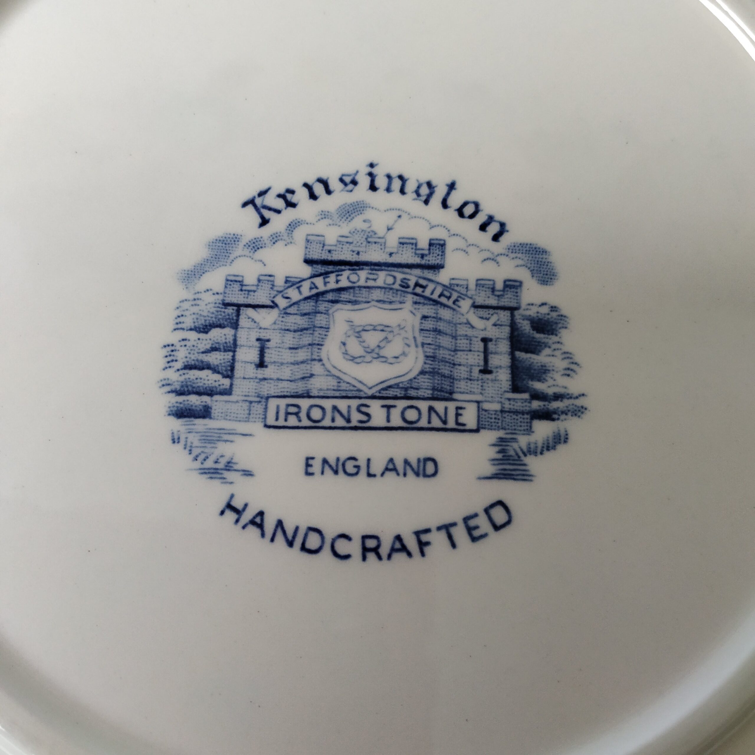 Gebakstel Kensington Ironstone Engeland – handcrafted – 1 bord + 7 bordjes – diameter 25,5 en 15,5 cm (3)