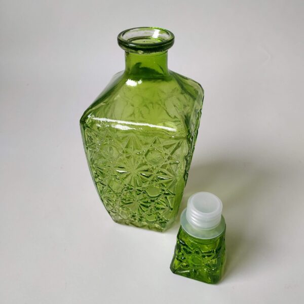 Vintage decoratieve groene karaf met een inhoud van 750 ml