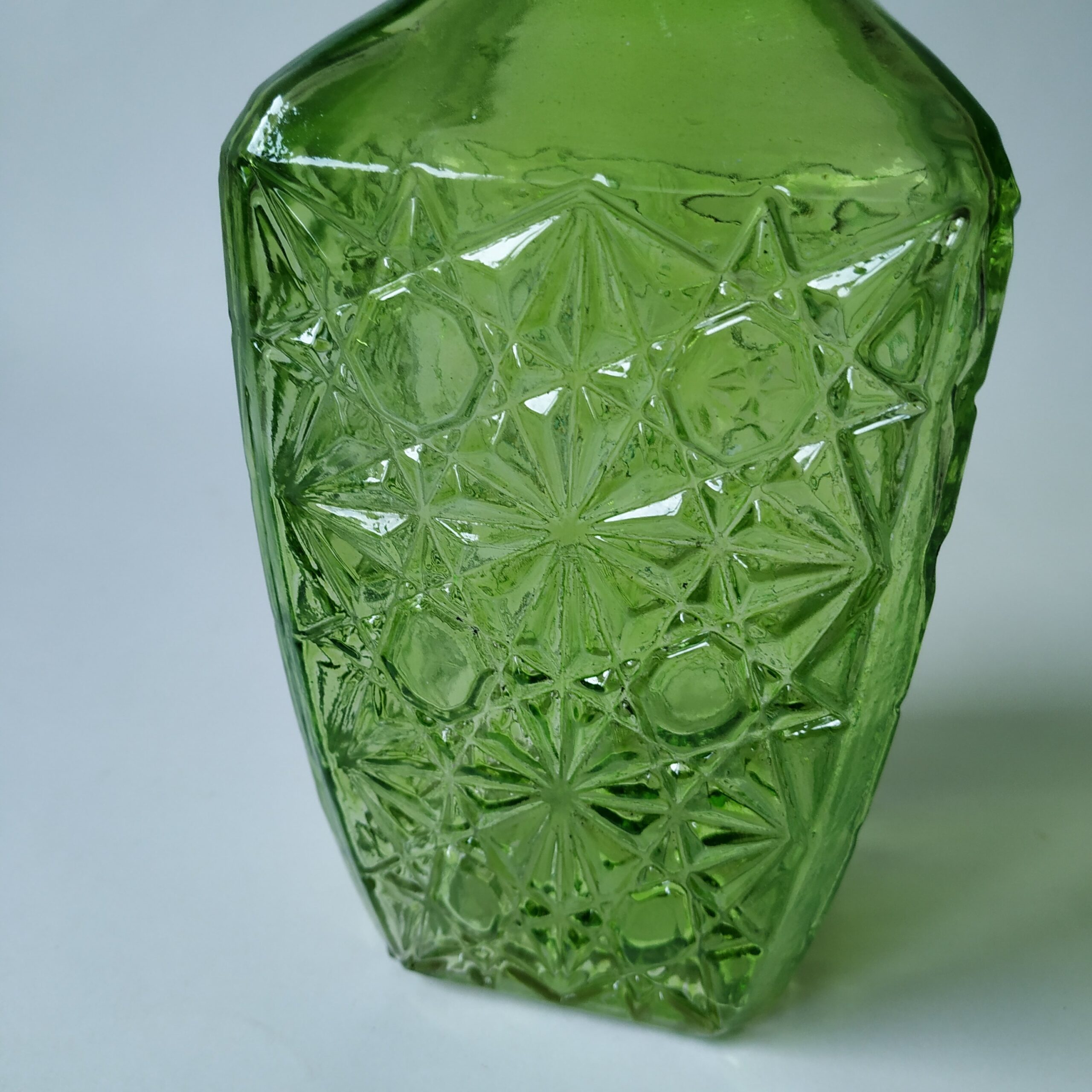 Karaf groen – fles met stolp – inhoud 750 ml – hoogte 25 cm (6)