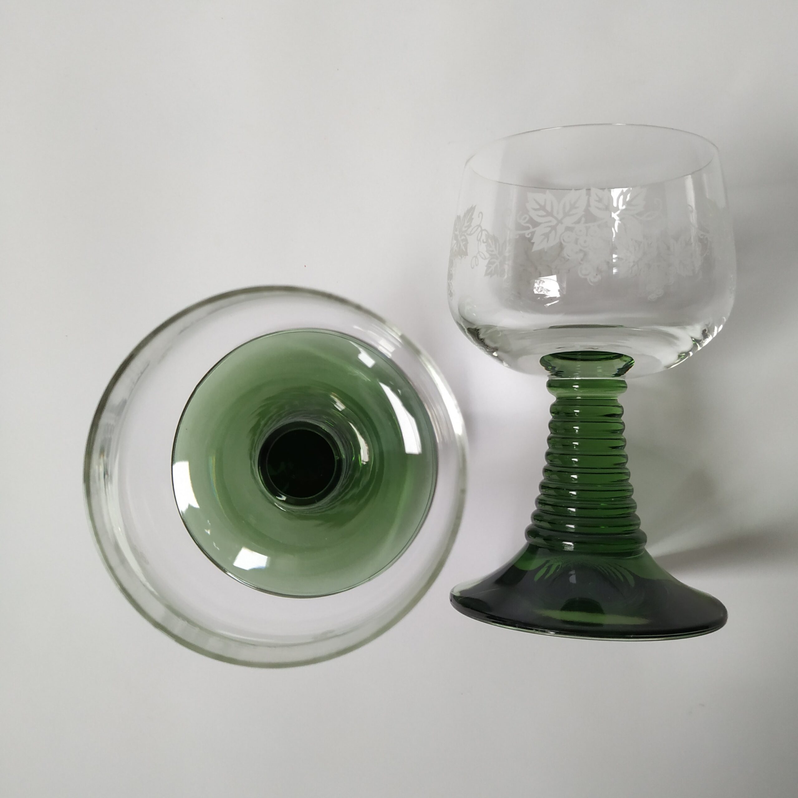 Wijnglazen – moezelglazen met groene voet – afbeelding druiventak – inhoud 200 ml (2)