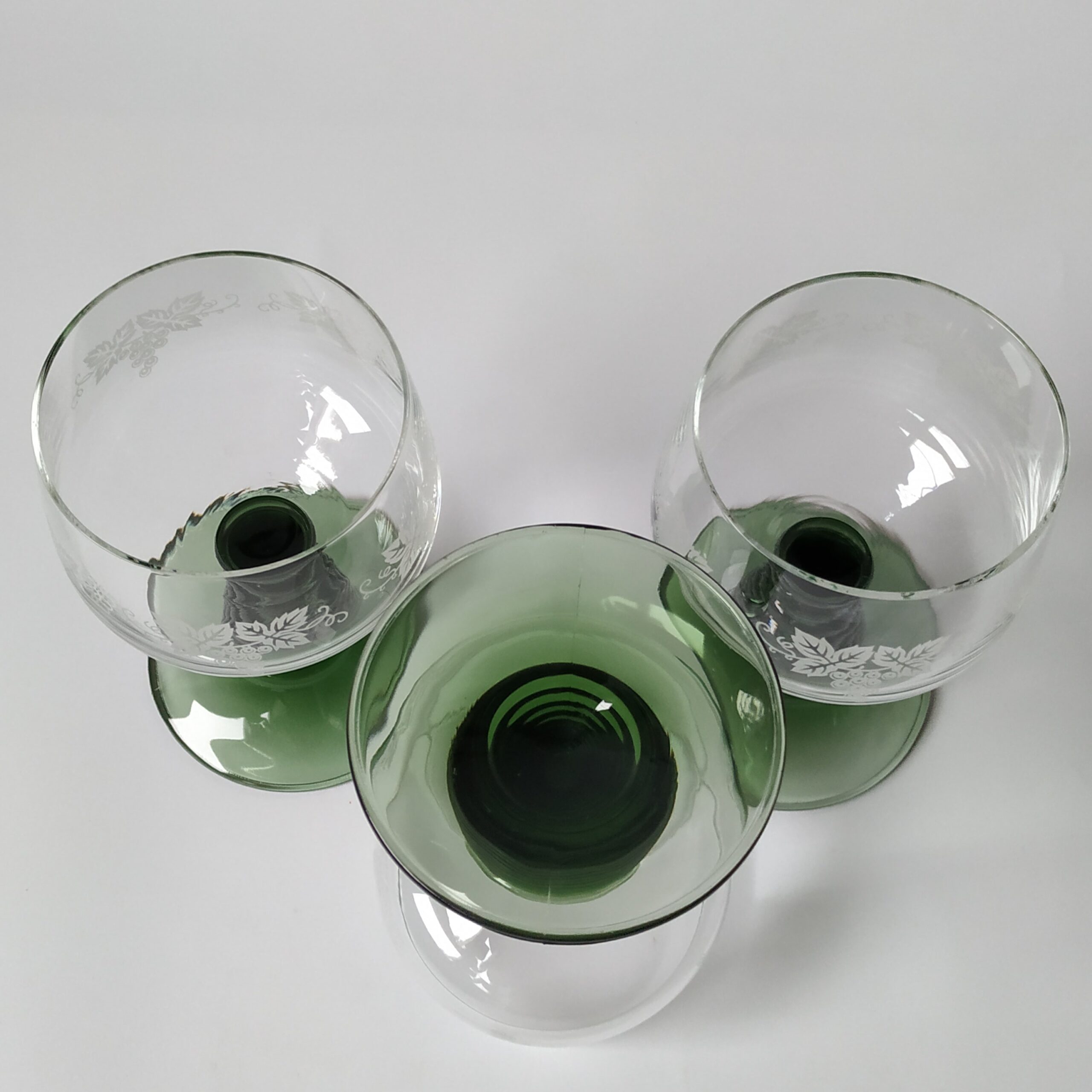 Wijnglazen – moezelglazen met groene voet en afbeelding druiventak – 3 stuks – inhoud 200 ml (2)