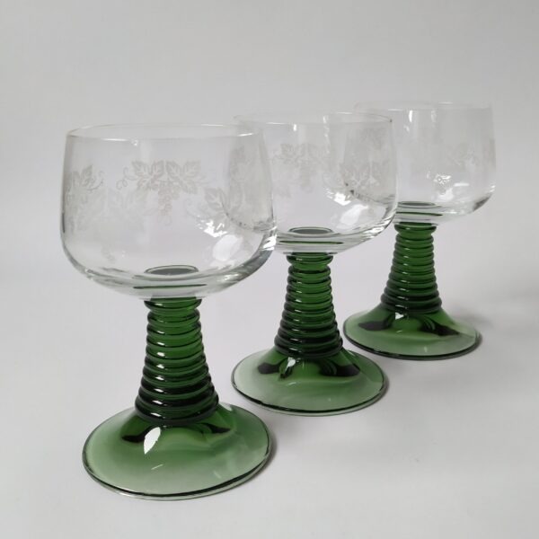 Vintage wijnglazen / moezelglazen met groene voet