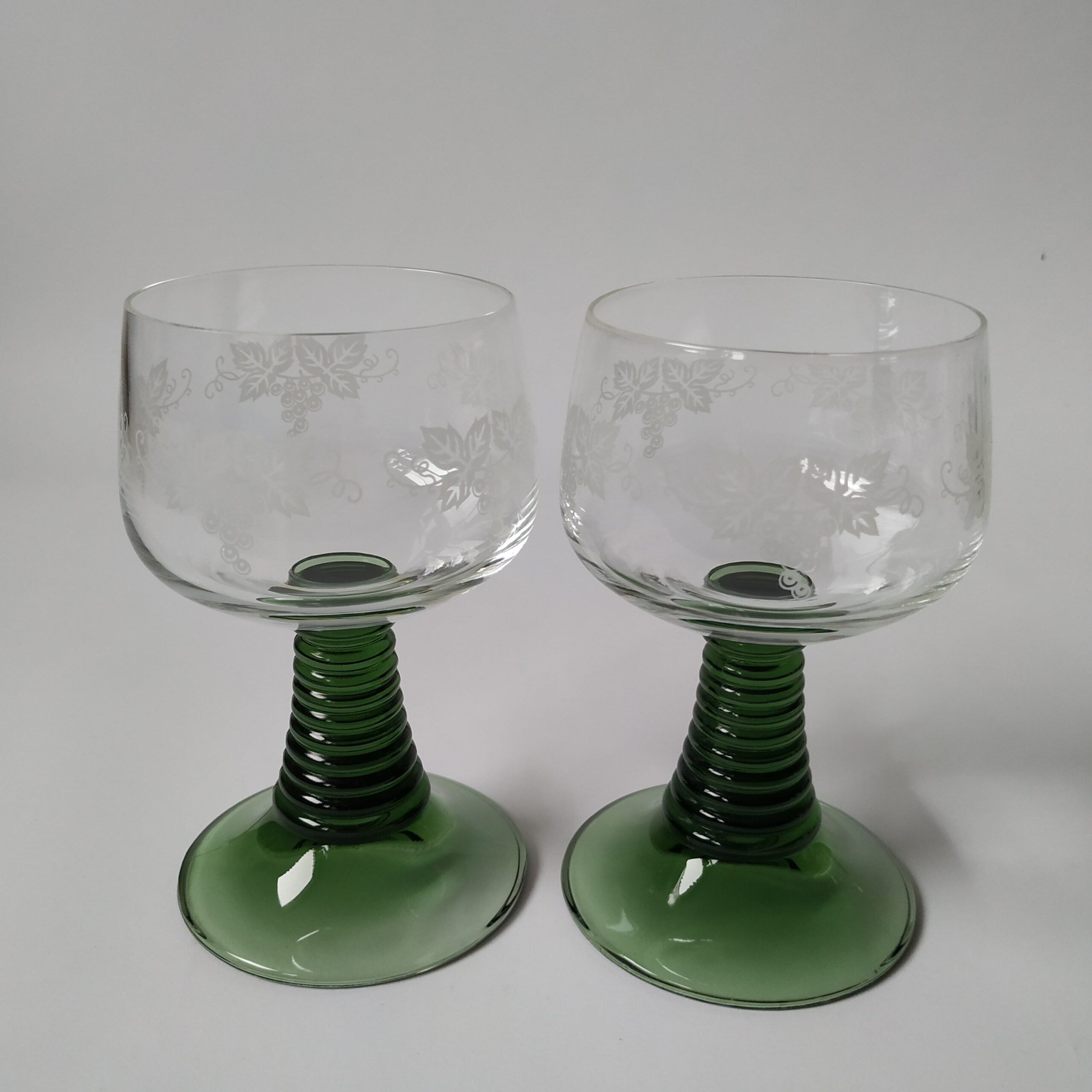 Wijnglazen – moezelglazen met groene voet en afbeelding druiventak – inhoud 200 ml – 2 stuks (2)