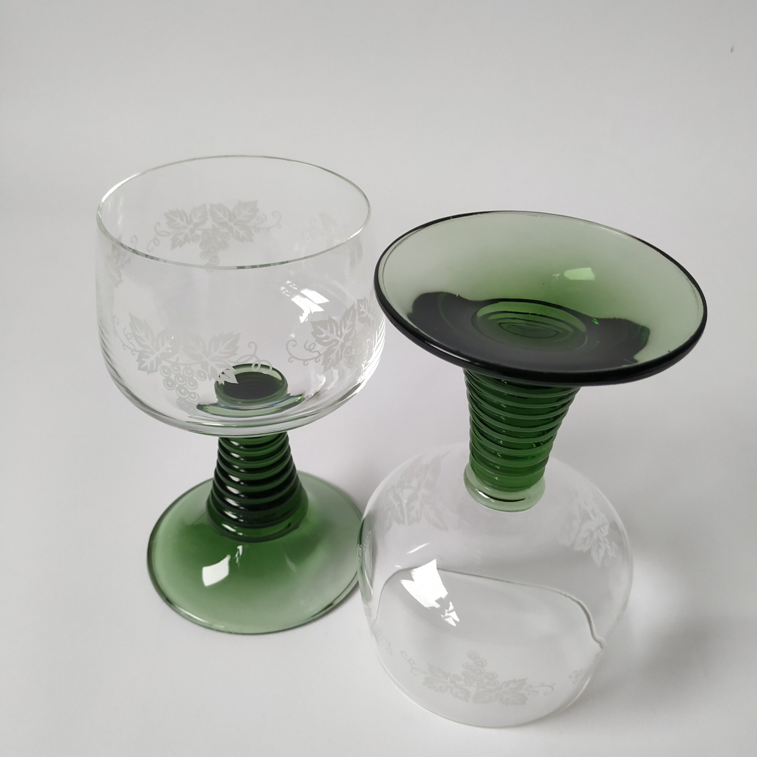Wijnglazen – moezelglazen met groene voet en afbeelding druiventak – inhoud 200 ml – 2 stuks (3)