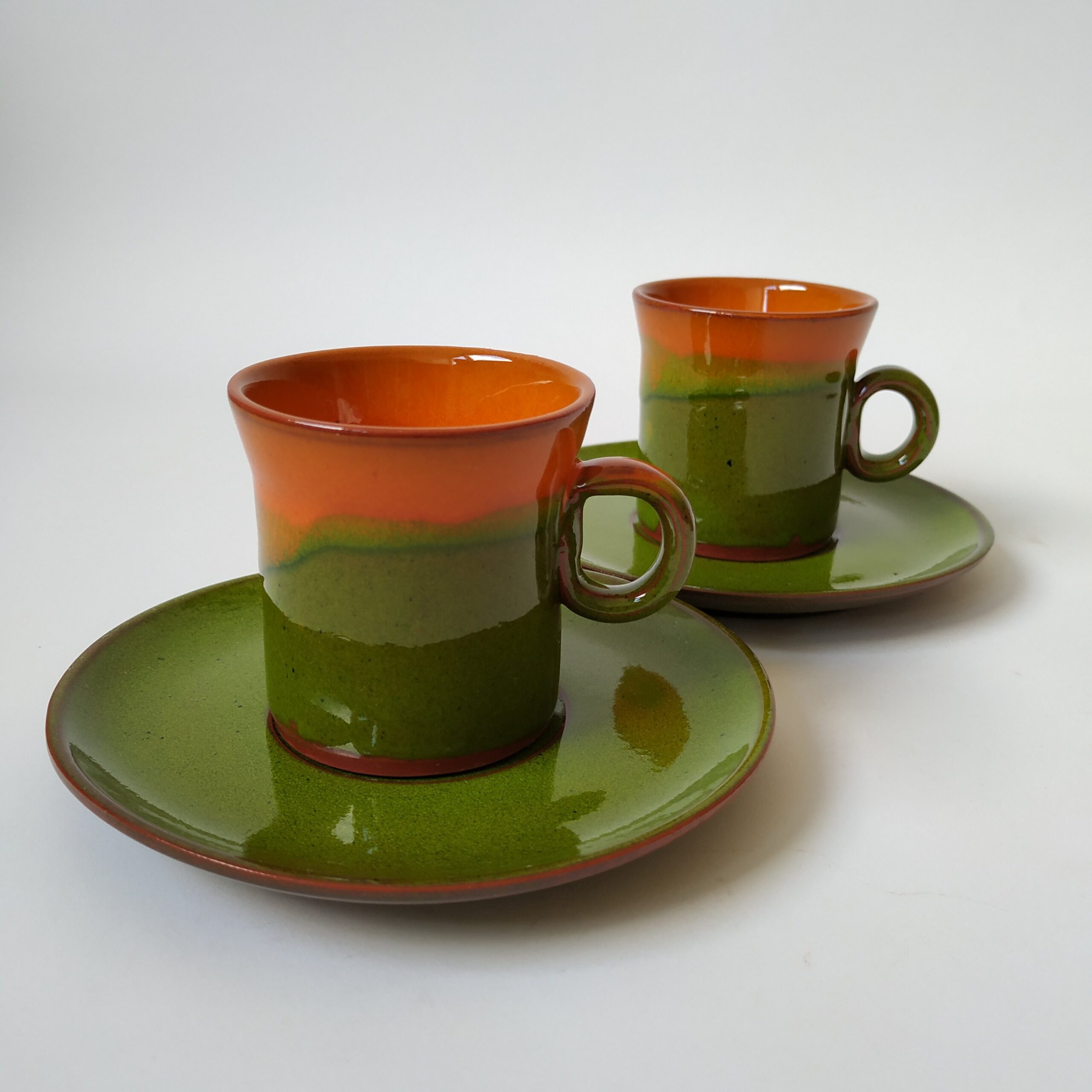 Espressokopjes met schotel – kleur groen-oranje – inhoud 100 ml – 2 stuks (1)