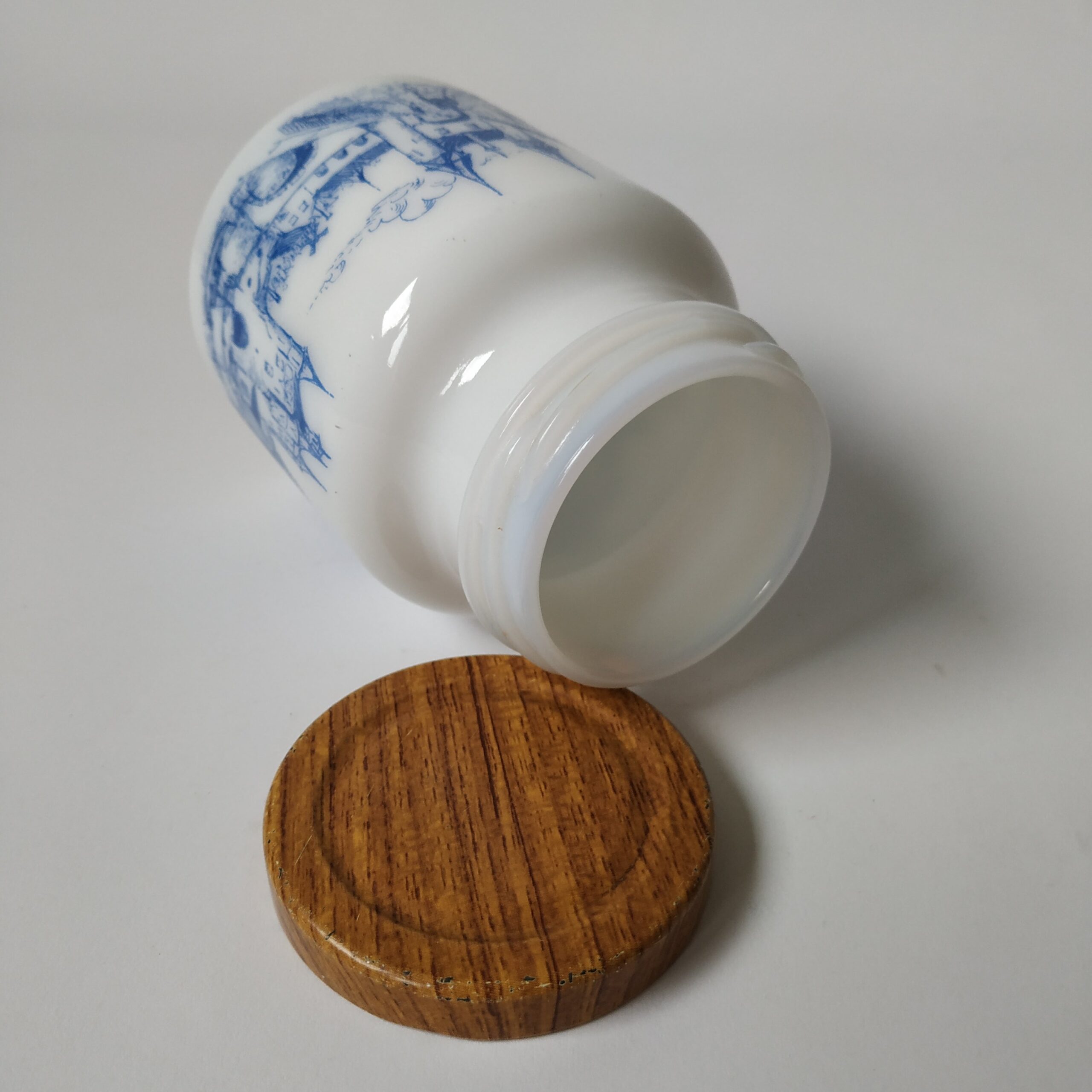 Mosterdpot – kruidenpot van melkglas – goed sluitbare deksel – hoogte 10 cm – diameter deksel 6 cm (5)