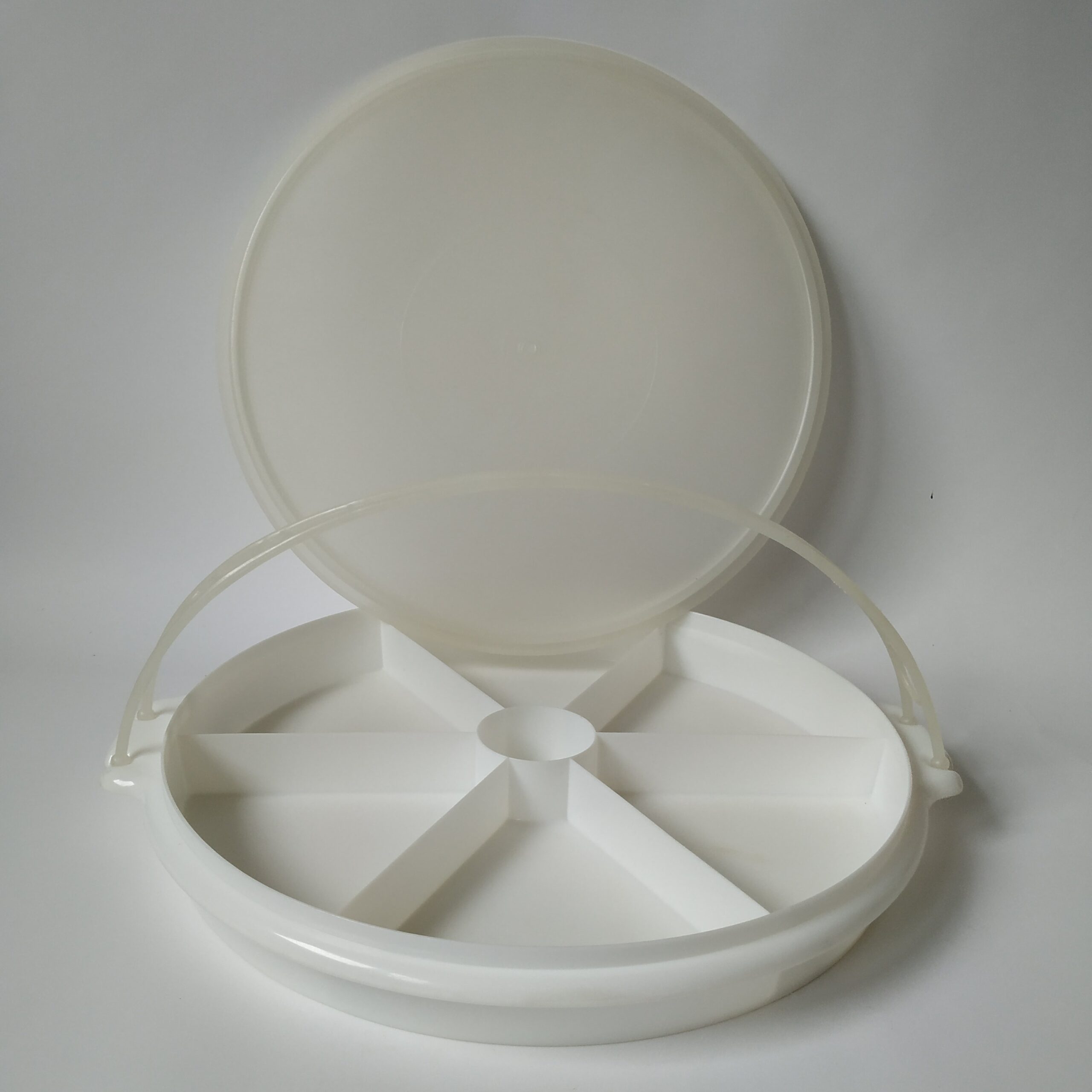 Snackschaal – partyschaal Tupperware met hengsel – kleur wit – diameter 32,5 cm (1)
