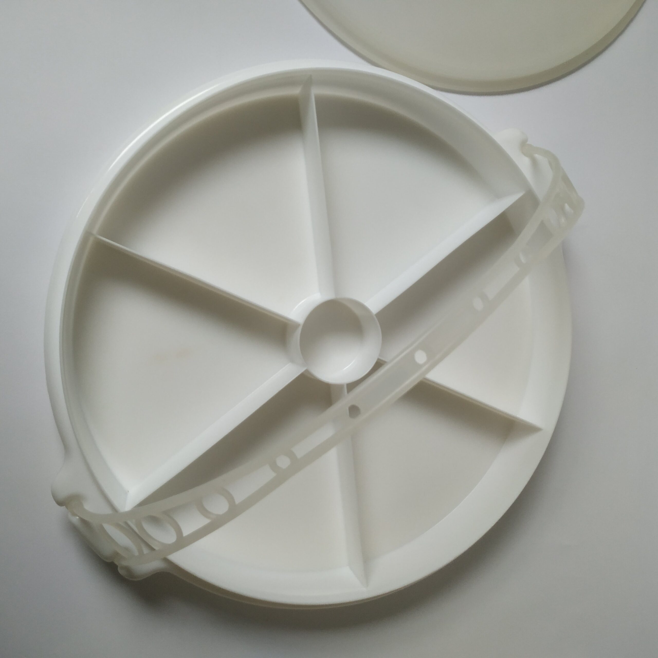 Snackschaal – partyschaal Tupperware met hengsel – kleur wit – diameter 32,5 cm (4)