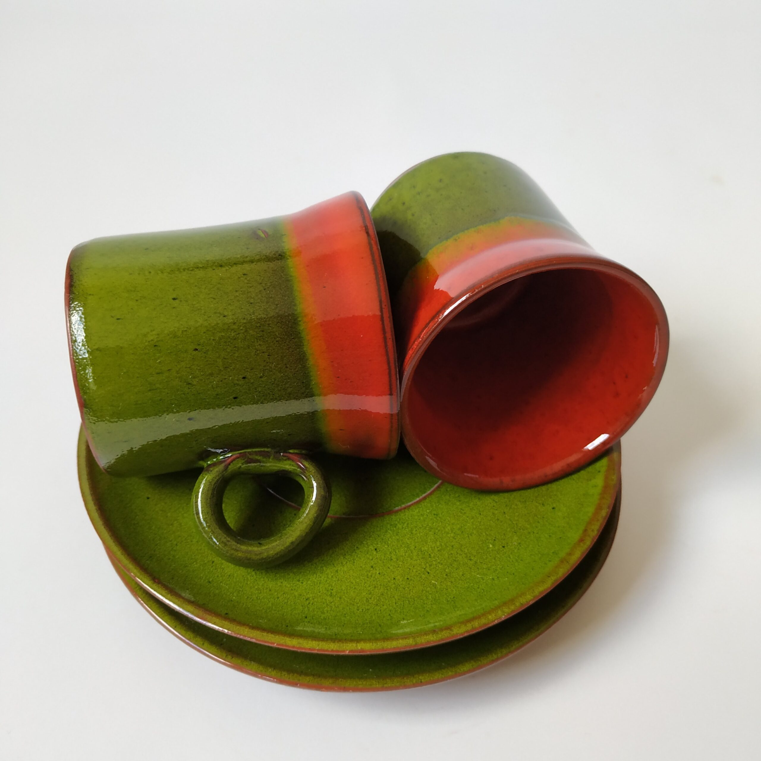 Espressokopjes met schotel – kleur rood-oranje-groen met een inhoud van 100 ml – 2 stuks (5)