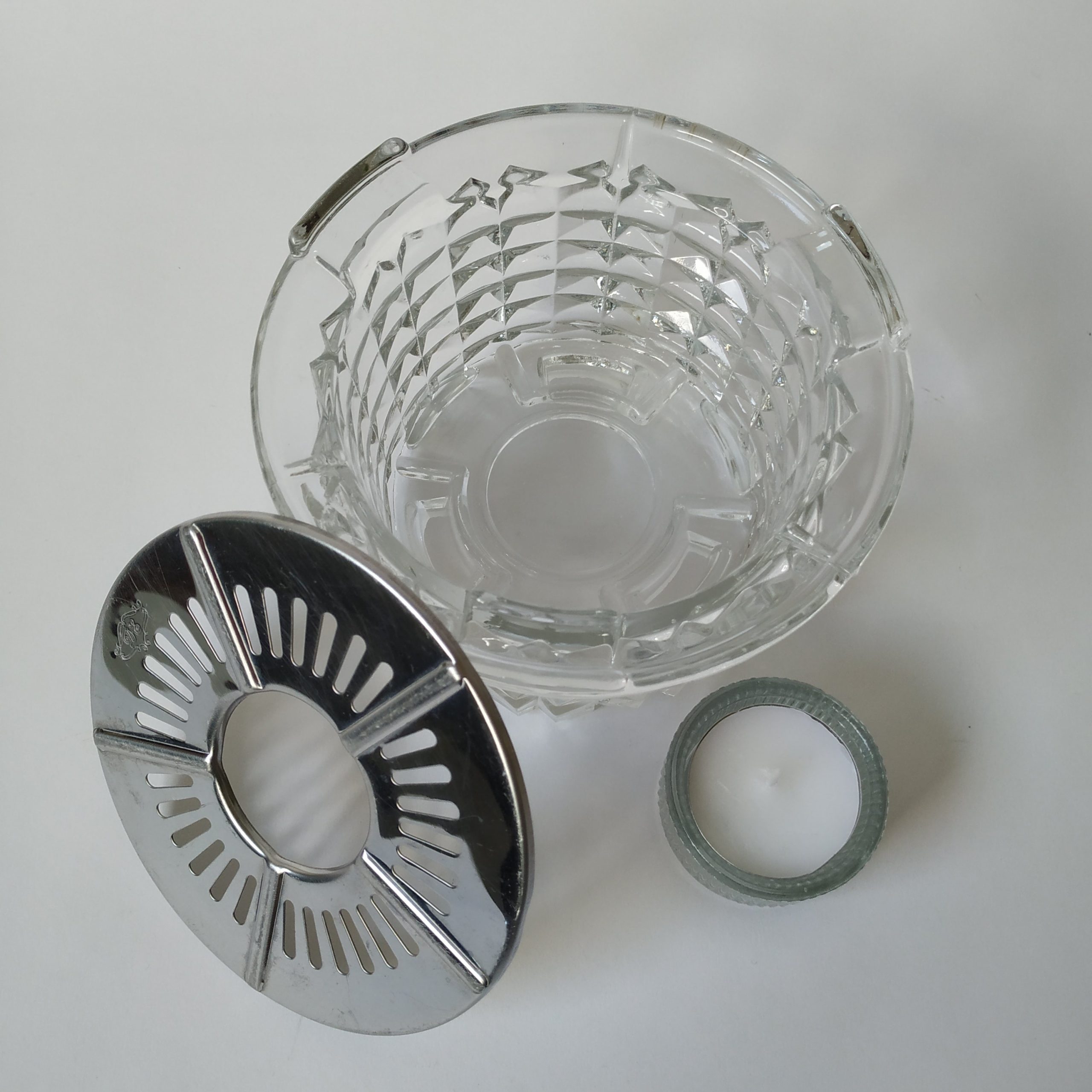 Theelichthouder van glas van Douwe Egberts met zilverkleurig rooster – diameter 14 cm – hoogte 8,5 cm (4)