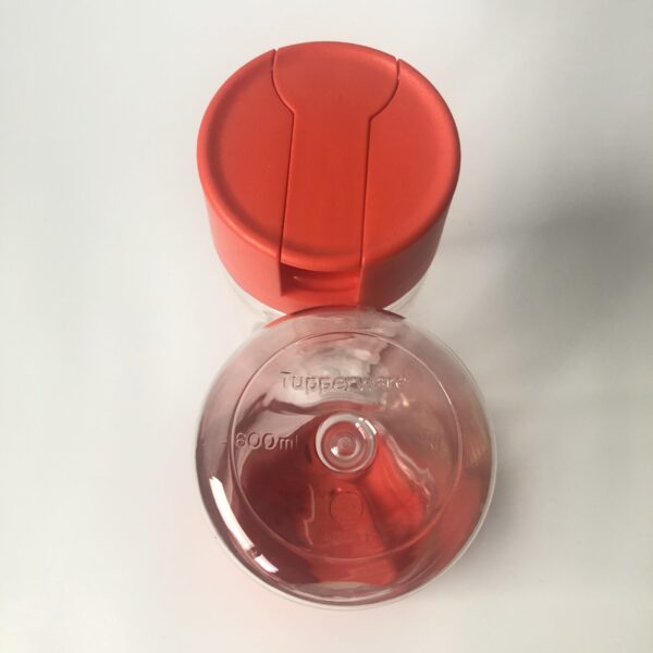 Schenkfles Tupperware Manhattan 600 ml voor olie - azijn - sojasaus - 2 stuks - hoogte 18 cm - diameter 8 cm (3) Schenkfles (kunststof) van Tupperware Manhattan met een inhoud van 600ML