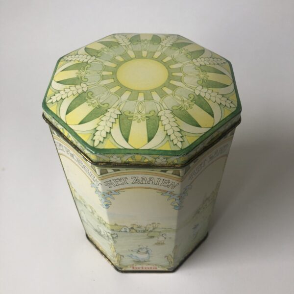 Blik - trommel (achthoekig) van Brinta - hoogte 17 cm - diameter 11,5 cm (8) Vintage achthoekig blik/trommel van Brinta met mooie decoratie en teksten