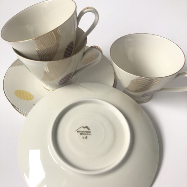 Kop en schotel Mitterteich Bavaria met goudkleurige randen - 3 stuks (3) Vintage kop en schotel van Mitterteich Bavaria