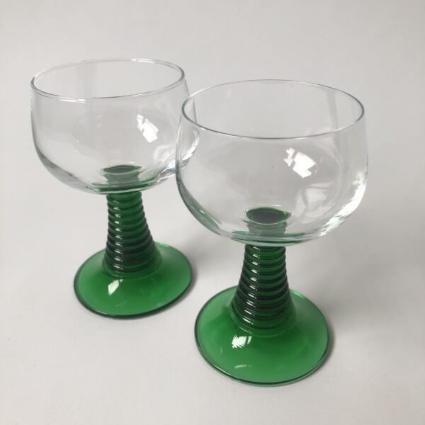 Wijnglazen - moezelglazen groene voet - inhoud 125 ml - hoogte 11 cm (1) Vintage wijnglazen / moezelglazen France met groene voet