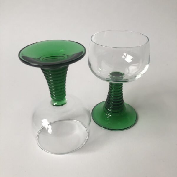 Wijnglazen - moezelglazen groene voet - inhoud 125 ml - hoogte 11 cm (4) Vintage wijnglazen / moezelglazen France met groene voet