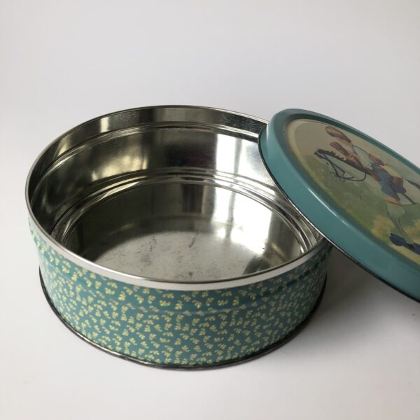 Blik - trommel Kind op hobbelpaard - diameter 19 cm - hoogte 6,5 cm (5) Vintage blik / trommel met als decoratie een kind op een hobbelpaard