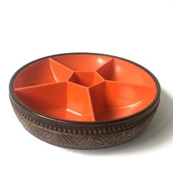 Vintage kunststof serveerschaal met 6 vakken in de kleuren oranje / bruin van het merk Emsa