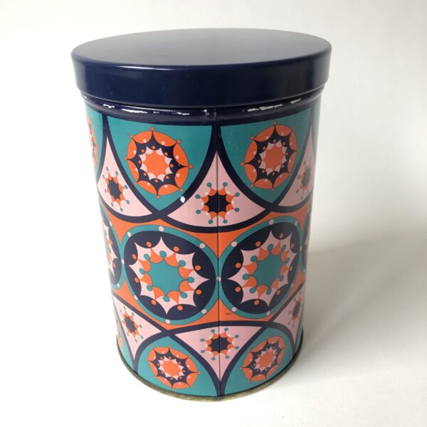 Blik in vrolijke kleuren van Tomado - made in Holland - afm. 16,5 x 11 cm (2) Vintage blik in vrolijke kleuren van Tomado, made in Holland