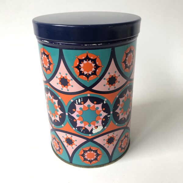 Blik in vrolijke kleuren van Tomado - made in Holland - afm. 16,5 x 11 cm (3) Vintage blik in vrolijke kleuren van Tomado, made in Holland