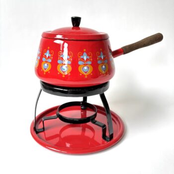 Vintage emaille fondue set in de kleuren rood, oranje, en blauw
