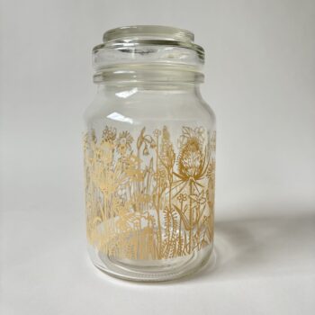 Vintage decoratieve glazen voorraad pot met goed sluitende glazen dop, gedecoreerd met bloemen