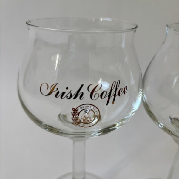 Vintage glazen Irish Coffee Douwe Egberts op voet
