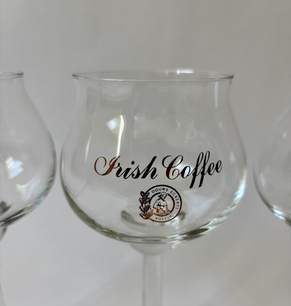 Vintage glazen Irish Coffee Douwe Egberts op voet