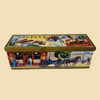 Vintage rechthoekig chocoladeblik Fanfare op bolvormige voetjes