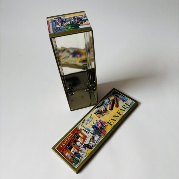 Chocoladeblik Fanfare op bolvormige voetjes - rechthoekig - afmeting 23x8x7 cm (5)