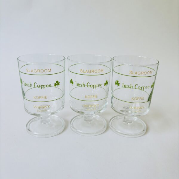 Vintage glazen Irish Coffee op voet