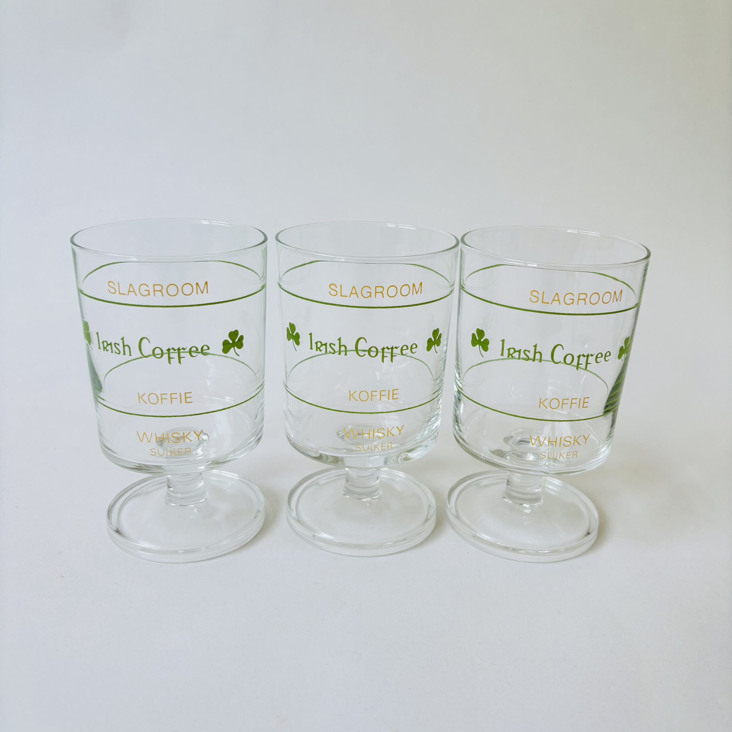 Vintage glazen Irish Coffee op voet