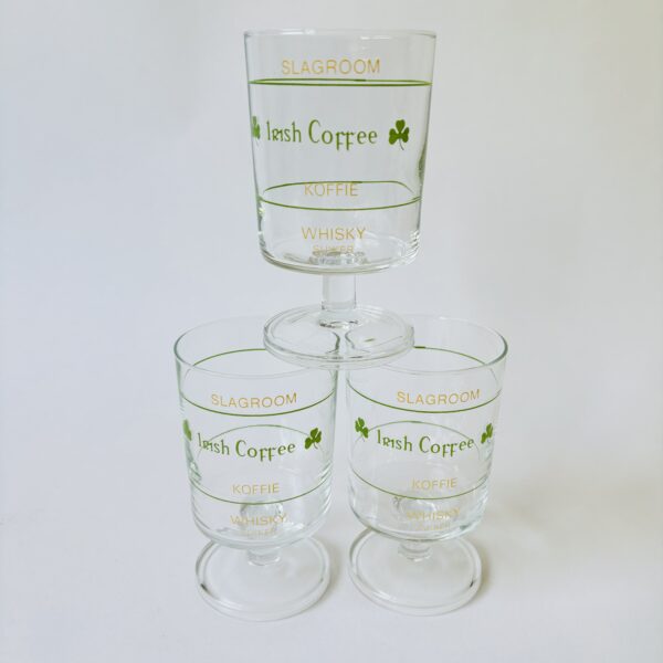 Vintage glazen Irish Coffee op voet
