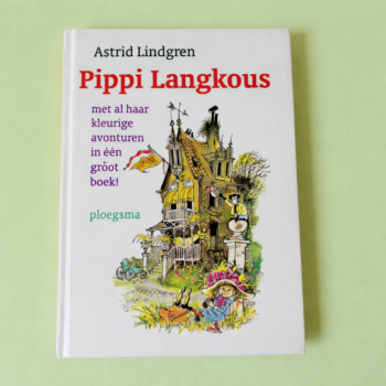 Vintage boek Pippi Langkous met al haar kleurige avonturen in één groot boek!