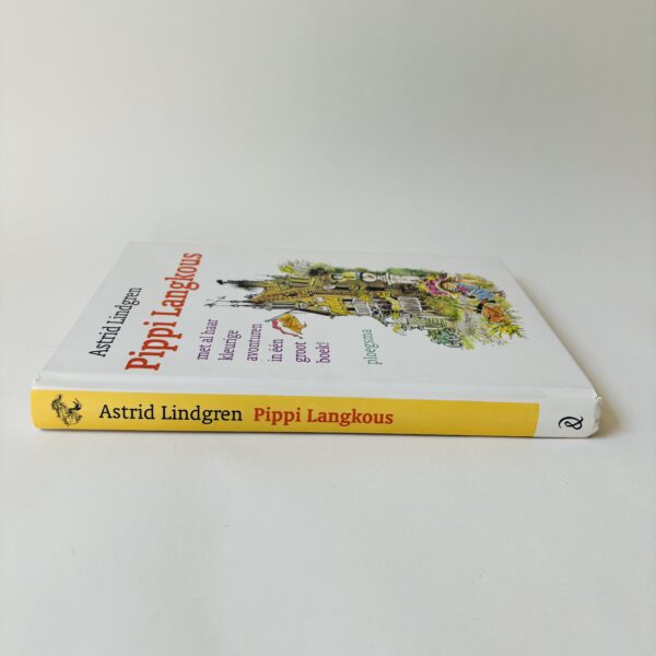 Boek Pippi Langkous met al haar kleurige avonturen in een groot boek! Jaar 1999 - 207 pagina's (10)