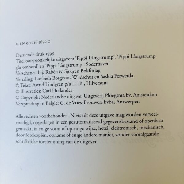 Boek Pippi Langkous met al haar kleurige avonturen in een groot boek! Jaar 1999 - 207 pagina's (3)