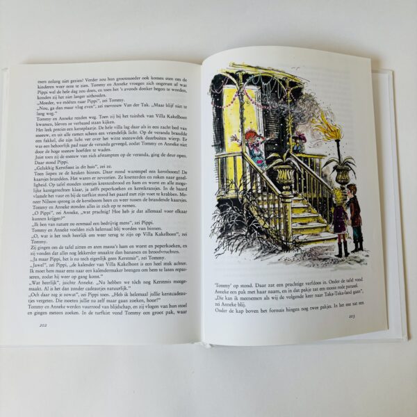 Boek Pippi Langkous met al haar kleurige avonturen in een groot boek! Jaar 1999 - 207 pagina's (8)