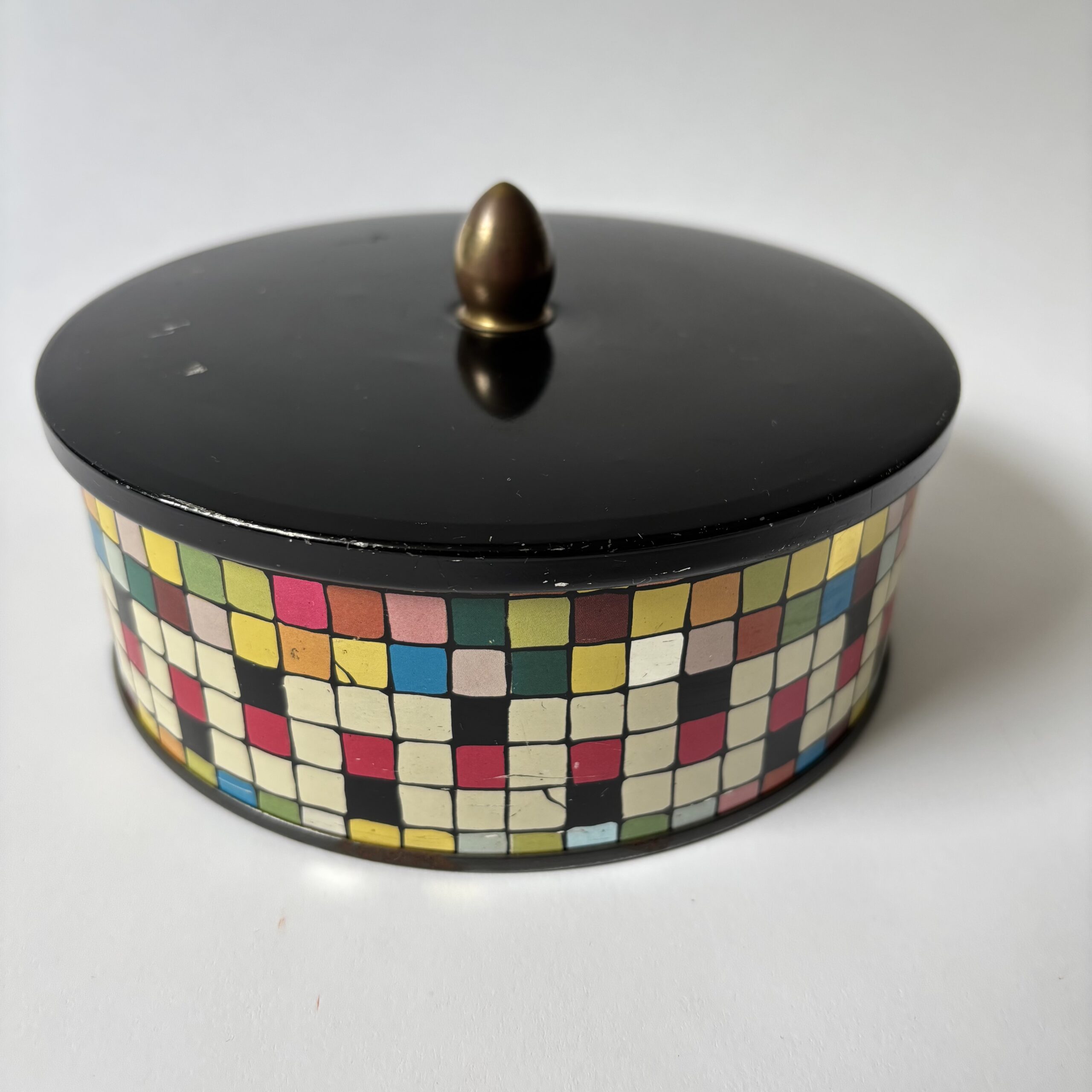 Vintage decoratief blik/trommel in vrolijke kleuren